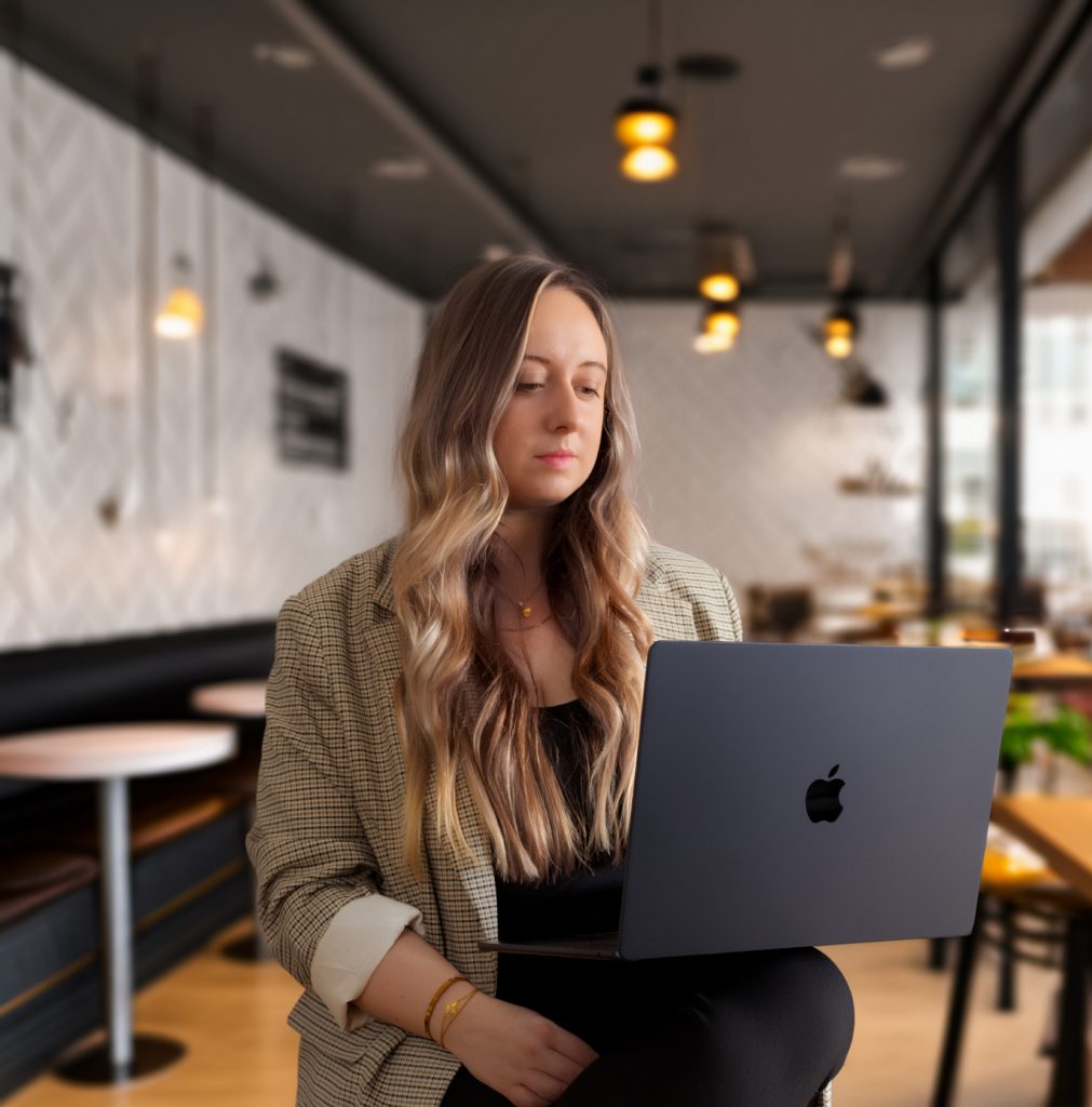 Cathrina Wagner Laptop Arbeit